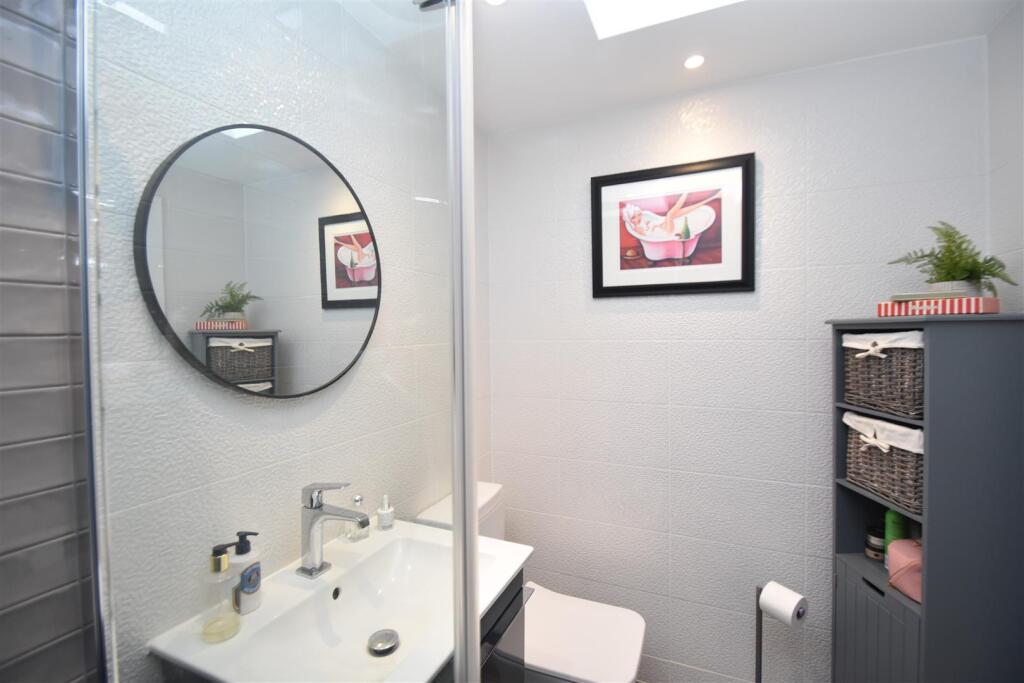 Bathroom (5).JPG
