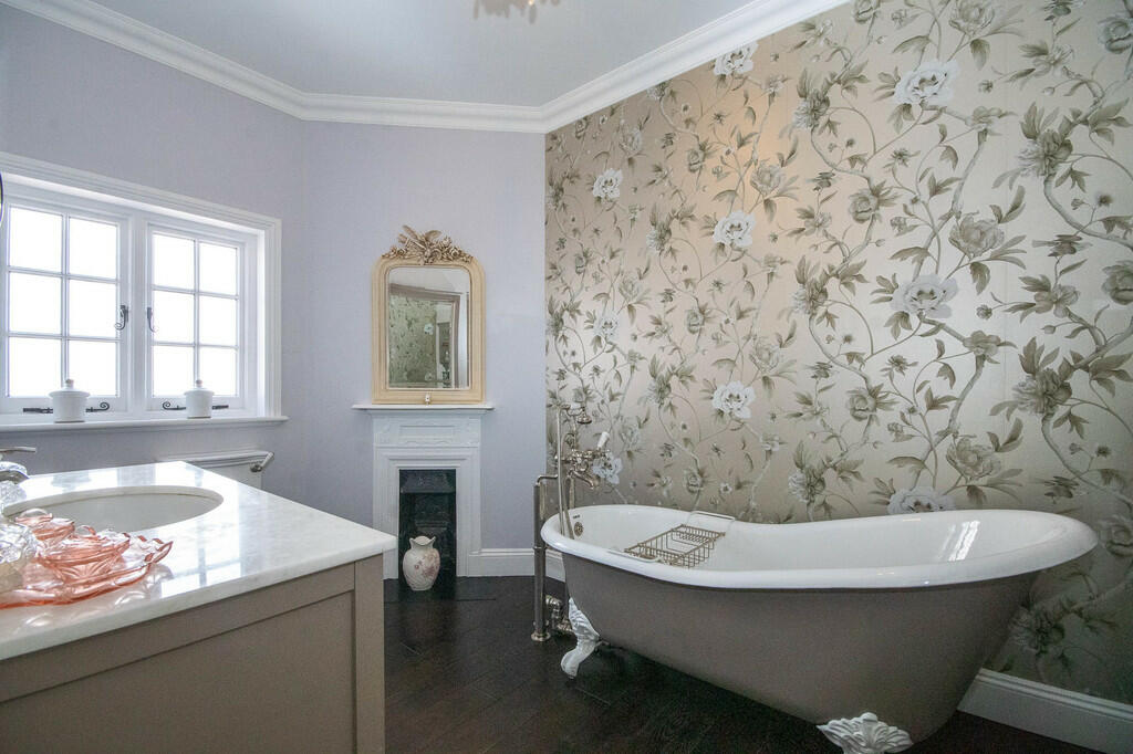 IMG_391349_17_lar...