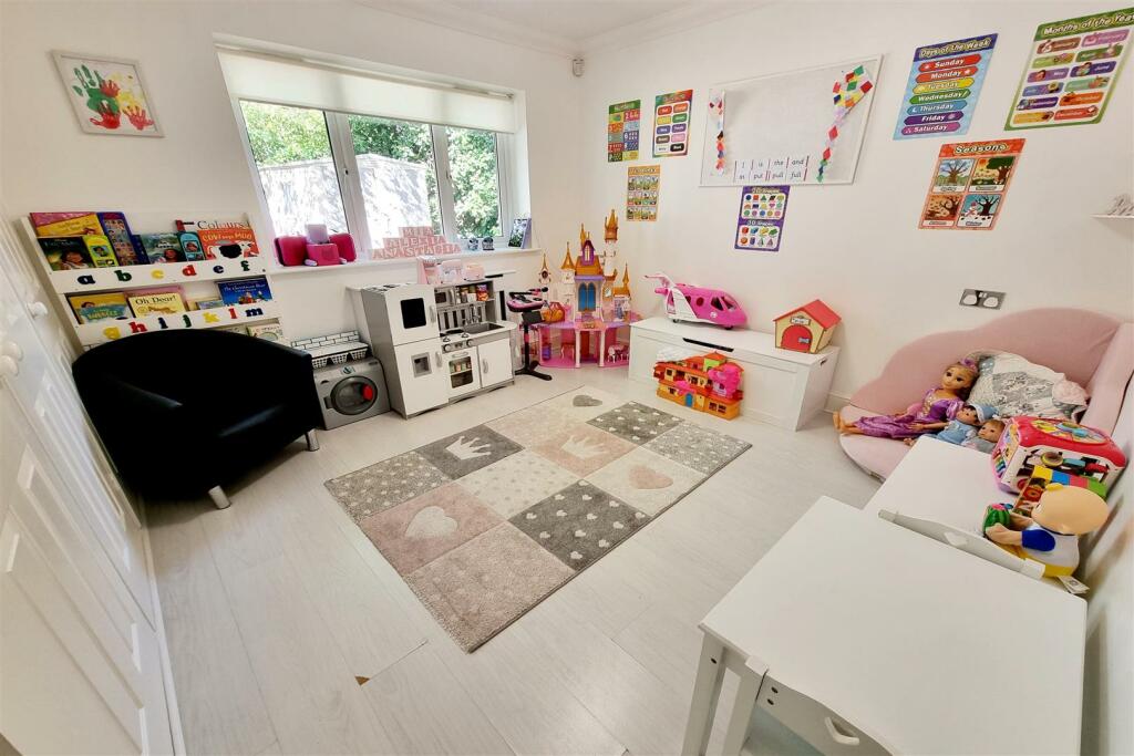 BEDROOM 2: