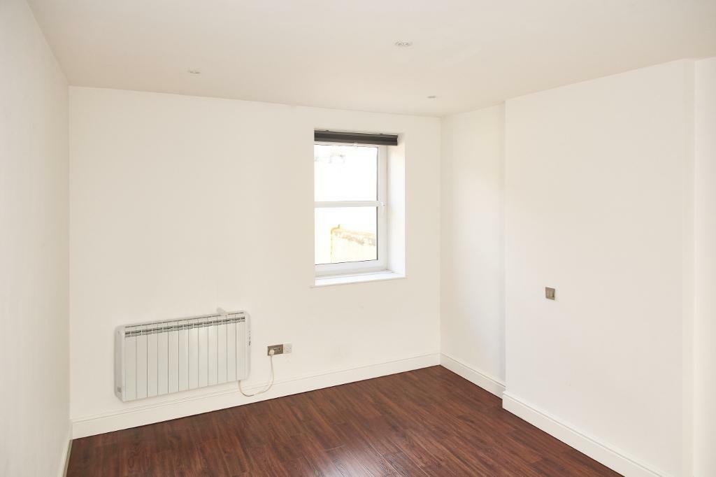 Bedroom photo 2