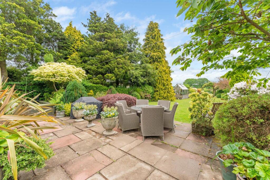 132 Earlswood Common_3.jpg