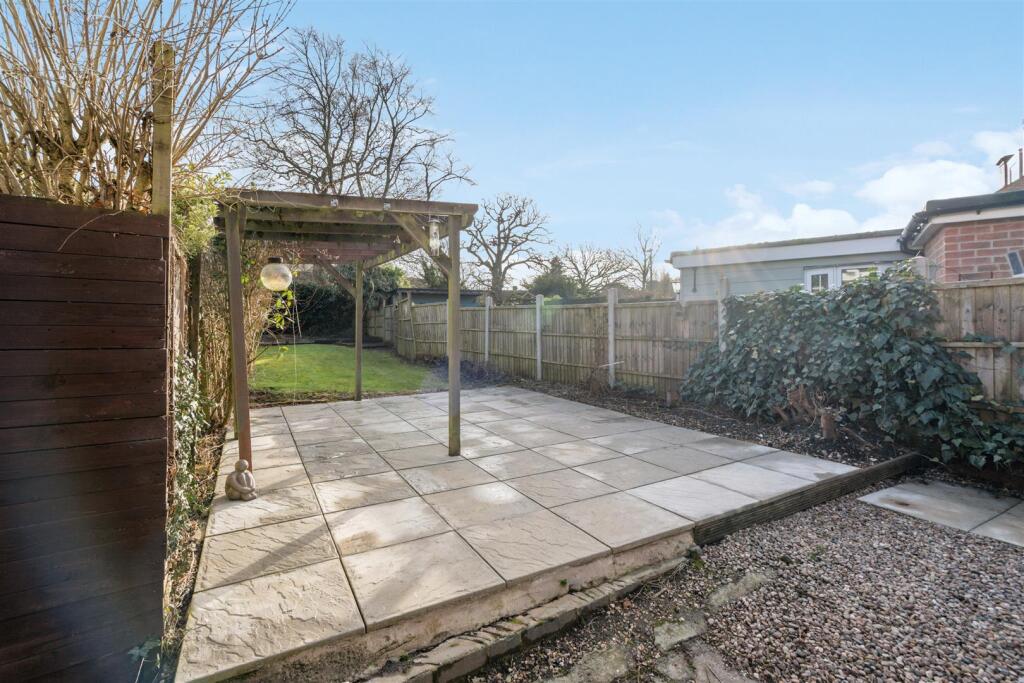 85 Lodge Road_17.jpg