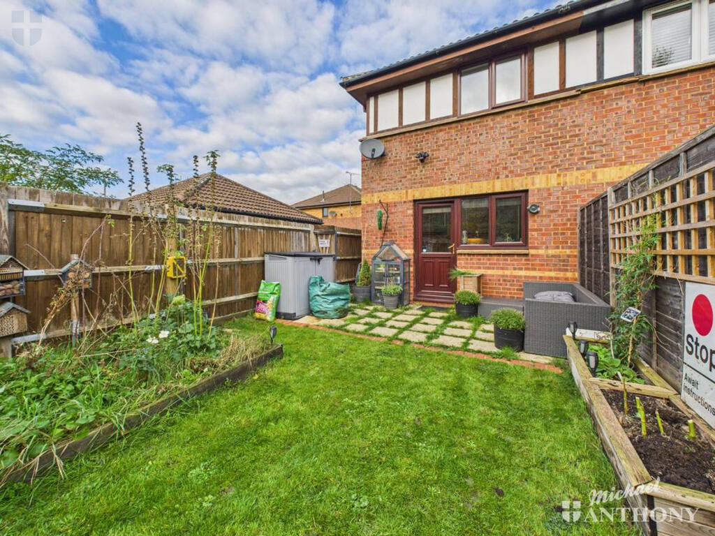 CAM03852G0-PR0475-STILL008-thumbnail-h750-70