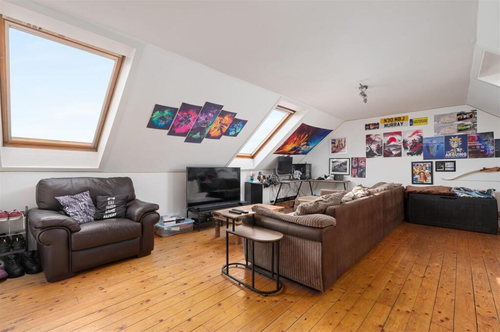 4 Preston Crescent 027.JPG