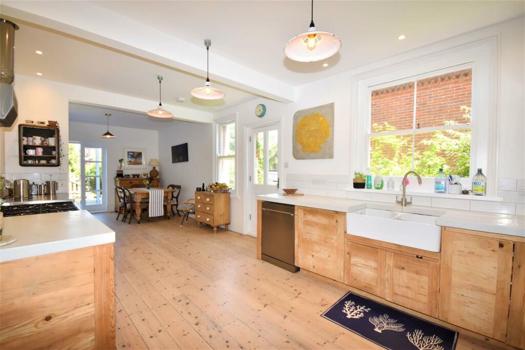 Kitchen Dining.JPG