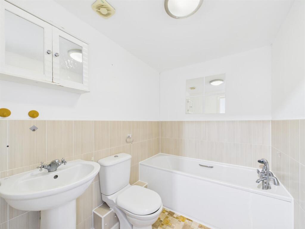 Family Bathroom/wc