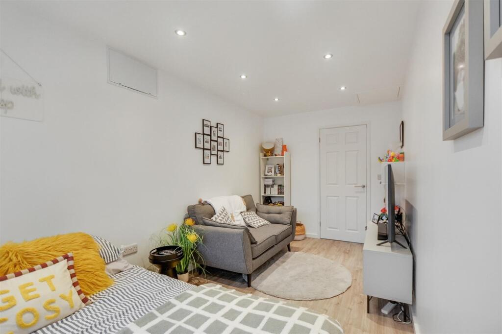 Bedroom 4/Home Office