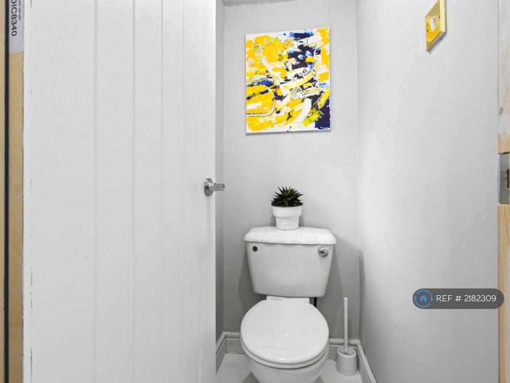 Toilet 1