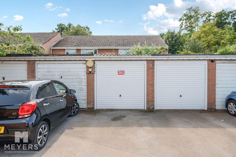 Garage in Block