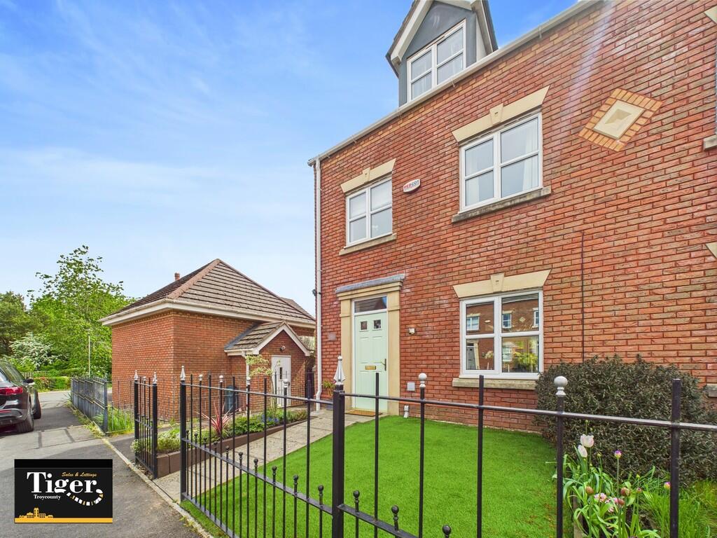 CAM02176G0-PR0571...