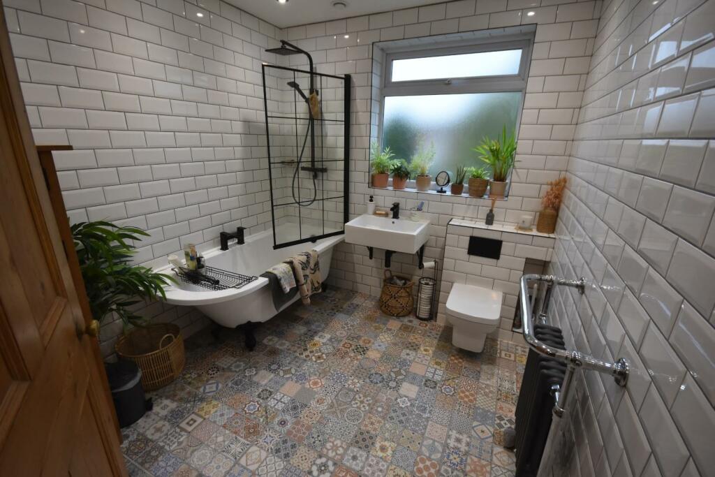 BATHROOM SUITE