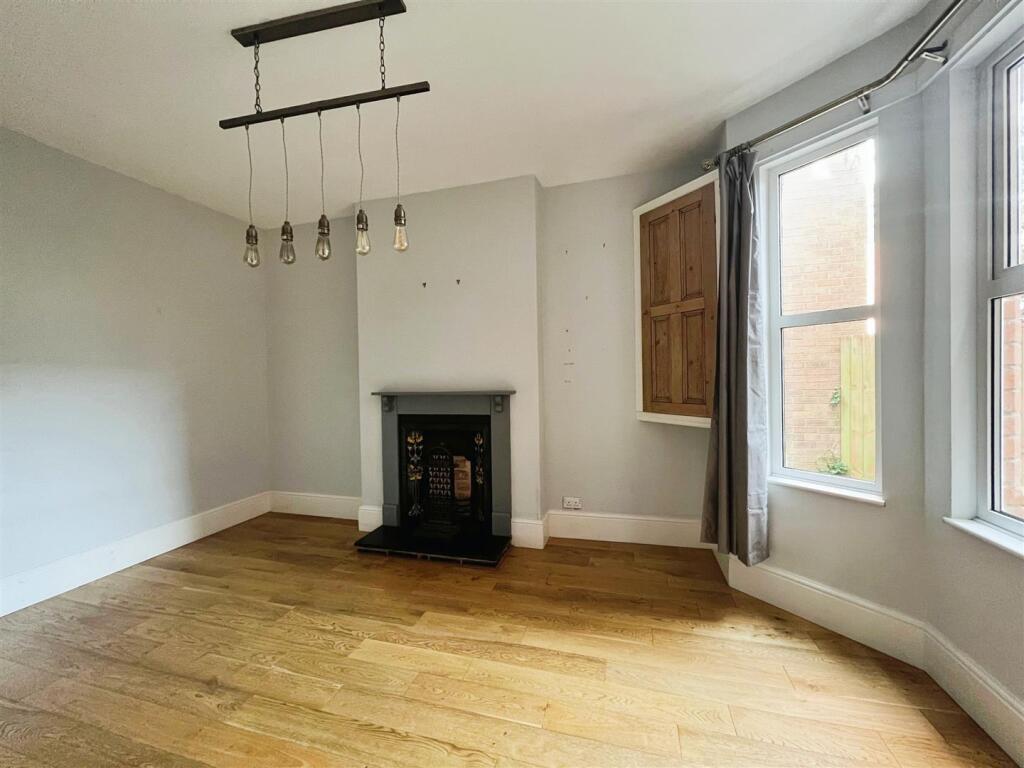 E69LLUbS3EmotoARbbdrpQ (1).jpg