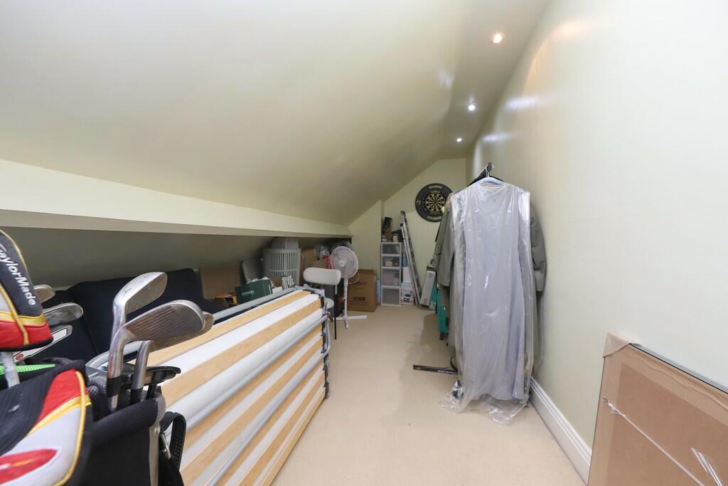 85a Field End Roa...