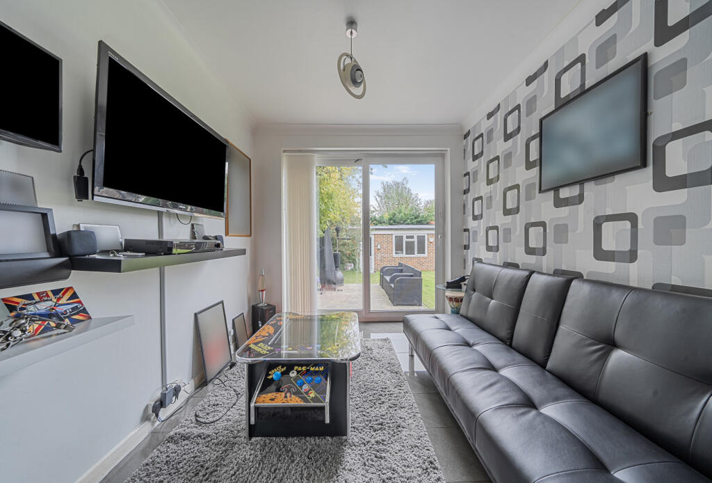 1359926-11-68d6c9...