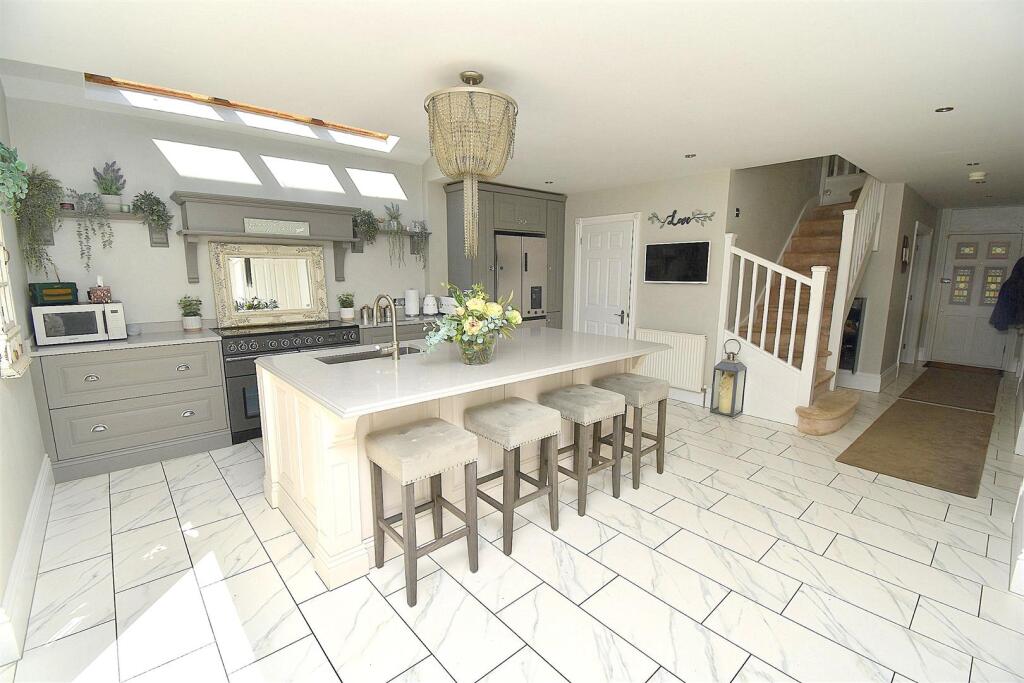 KITCHEN 4.JPG