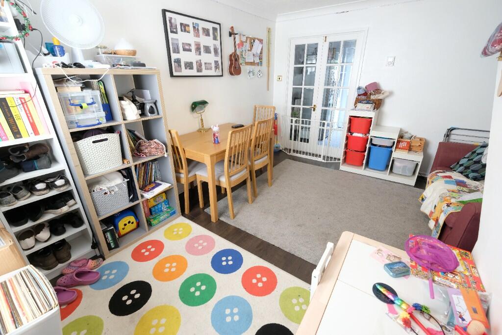 SITTING/DINING ROOM