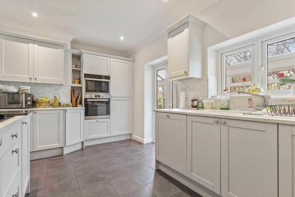 5 Parklands Ave New-014.JPG