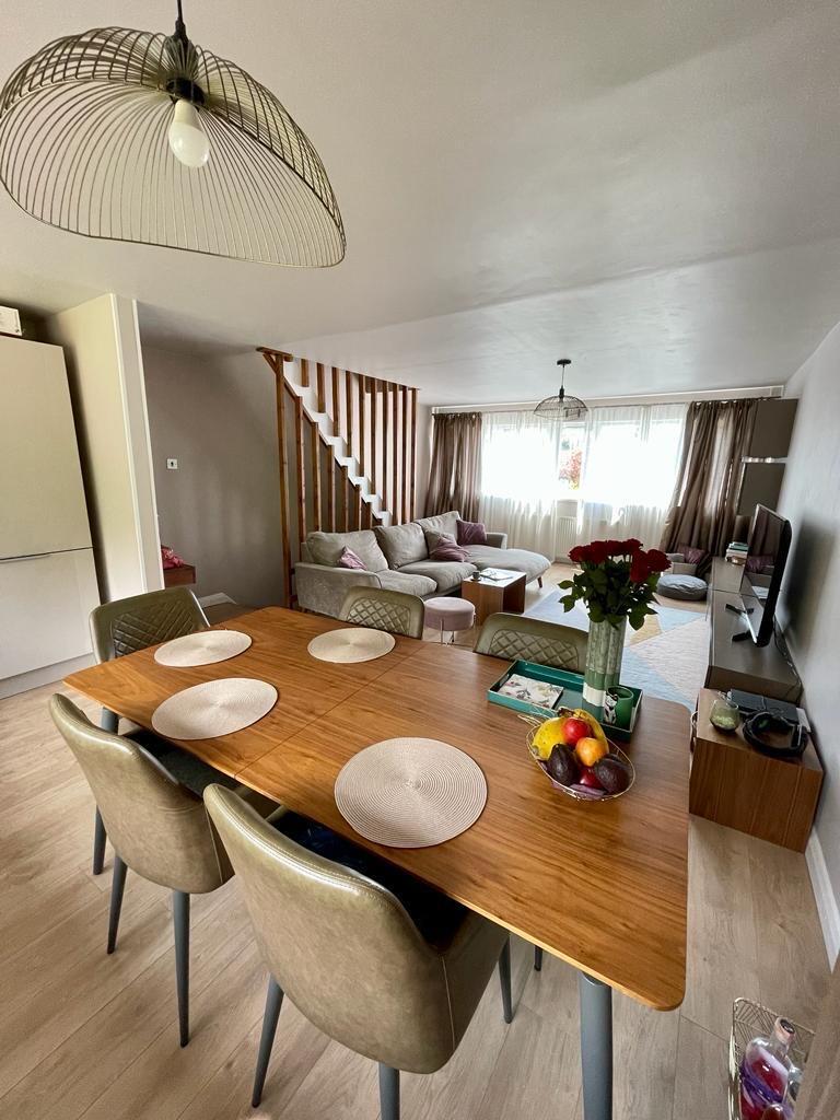Lounge/Dining/Kitchen