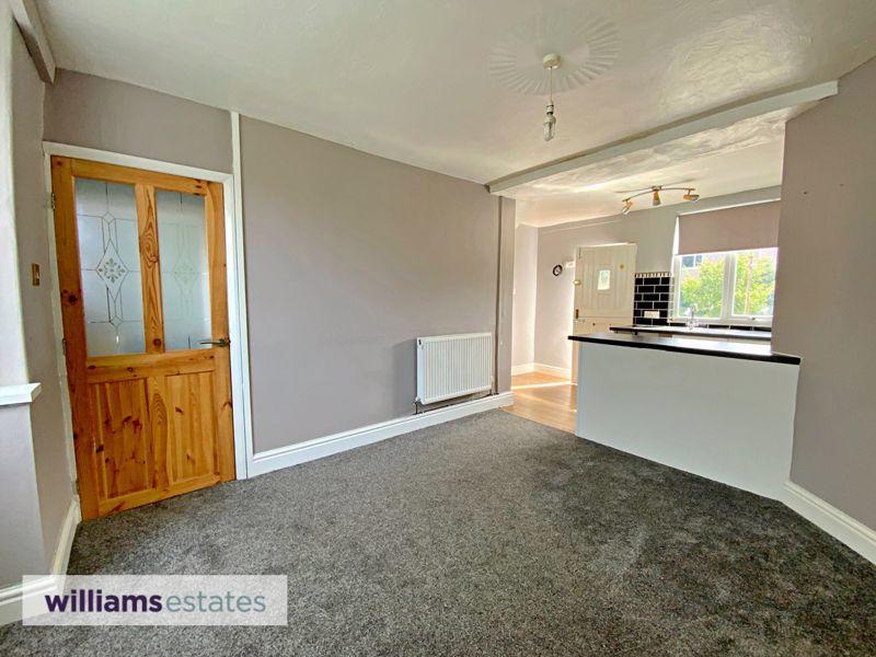 open plan dini...