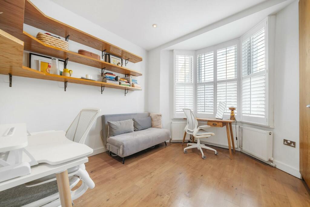 Bedroom 1.jpg