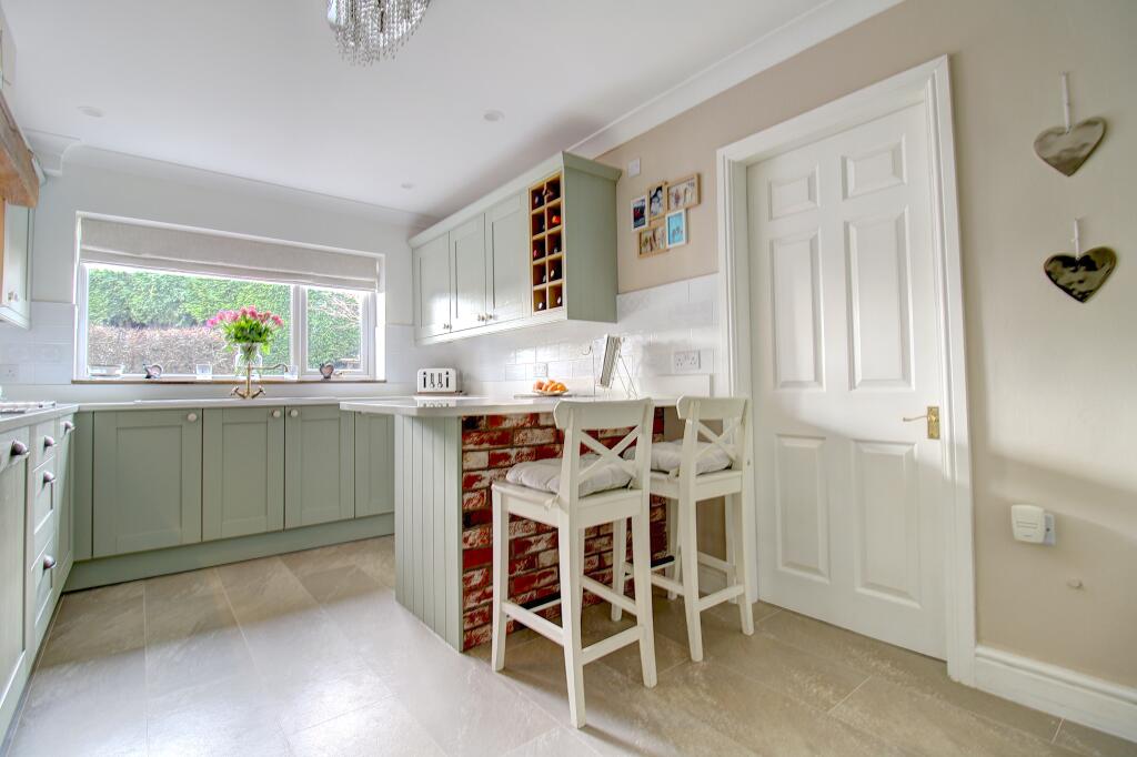 Kitchen (alt view)