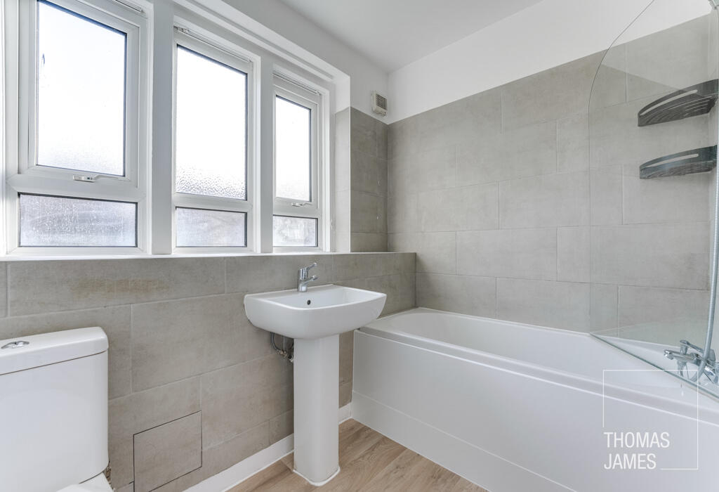 Wentworth Lodge, family bathroom