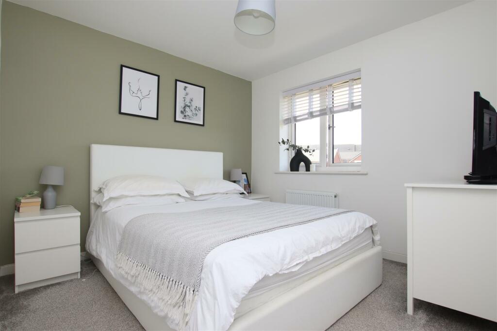 Bedroom 1.JPG