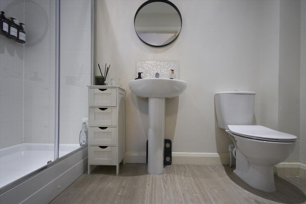 Bedroom 1 En Suite 2