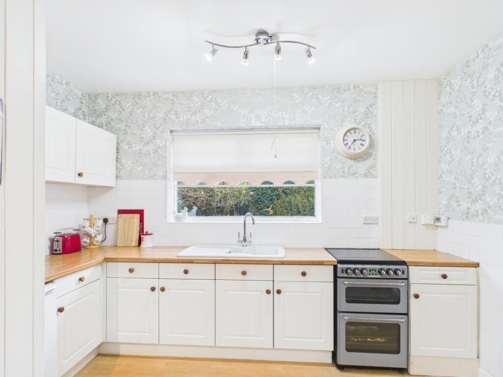 CAM03293G0-PR0250-STILL019