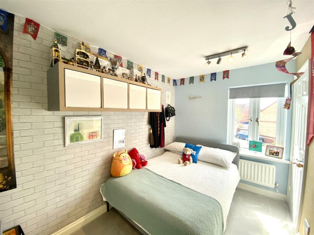 BEDROOM 2