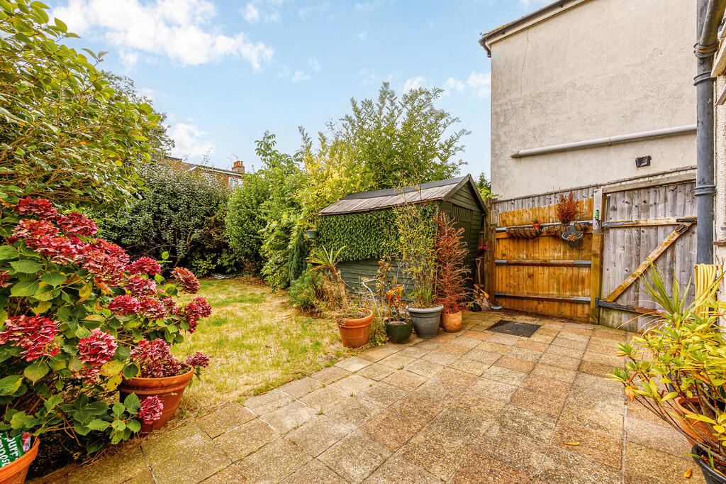 42 Clitherow Aven...