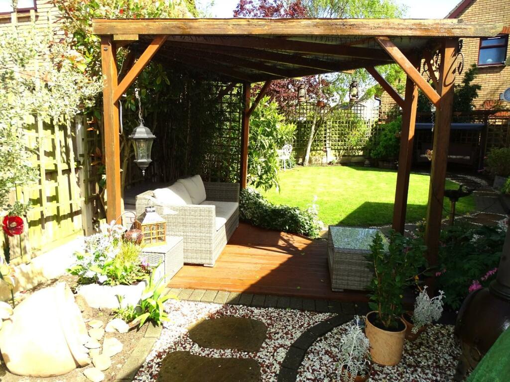 ADDITIONAL FEATURE DECKING/PERGOLA