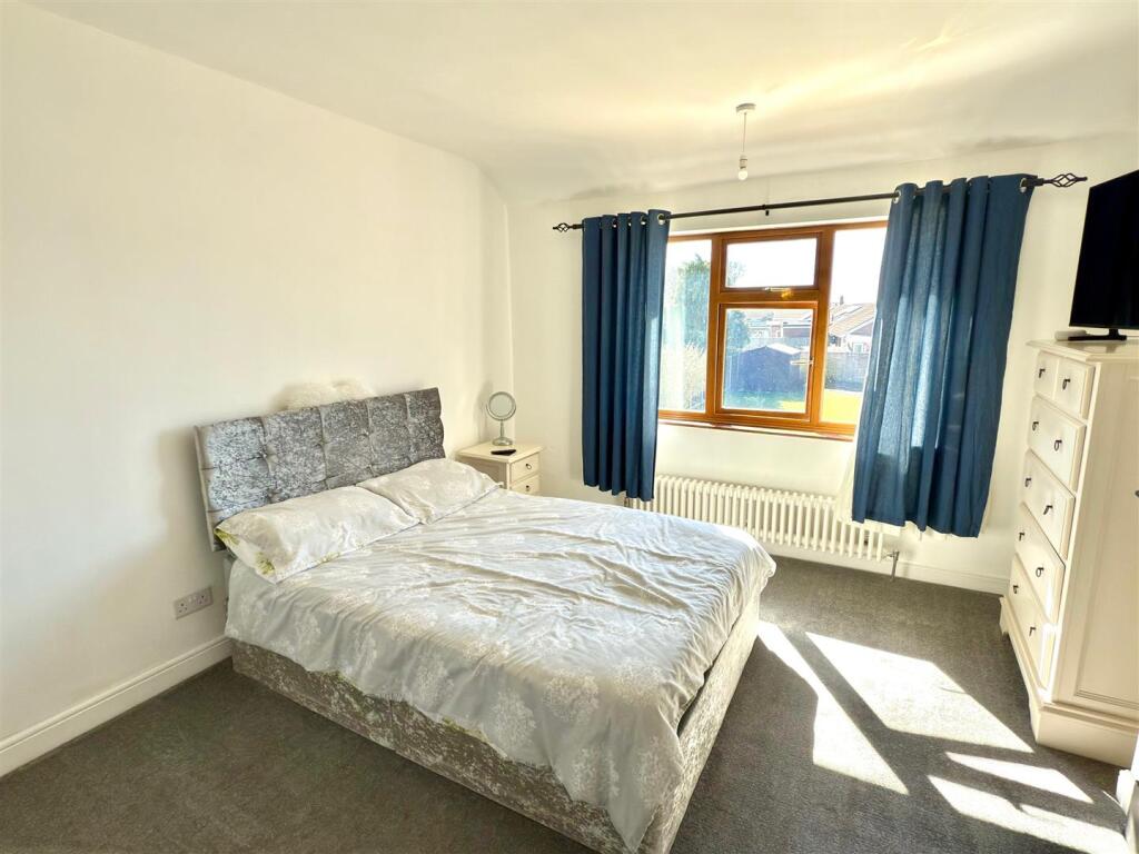 BEDROOM.jpg