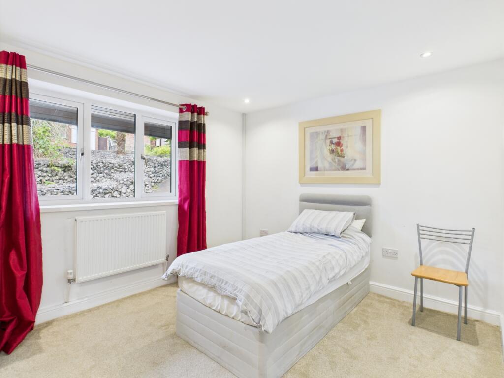 CAM03729G0-PR0082-STILL022