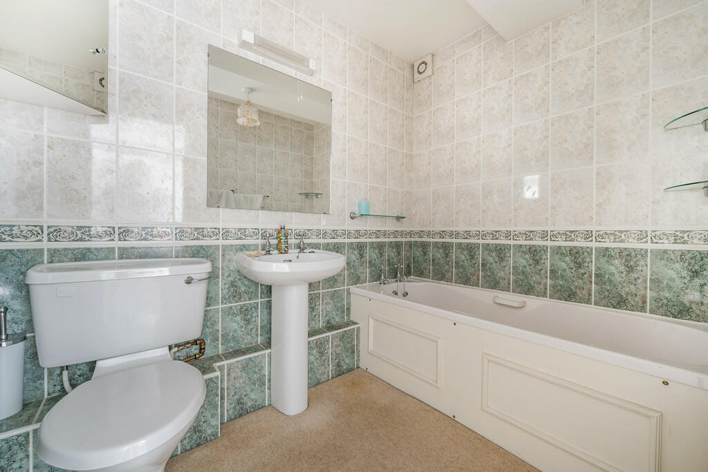 En-Suite Bathroom