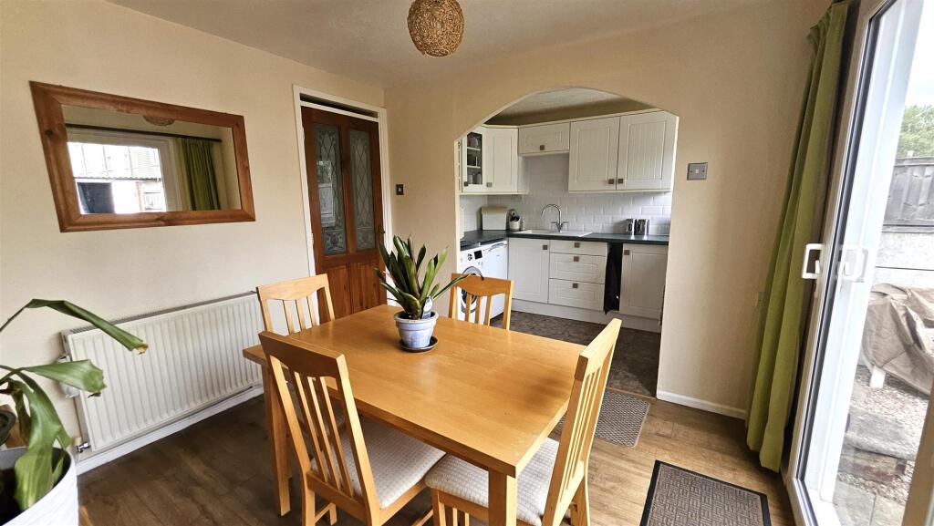 Dining Area.jpg