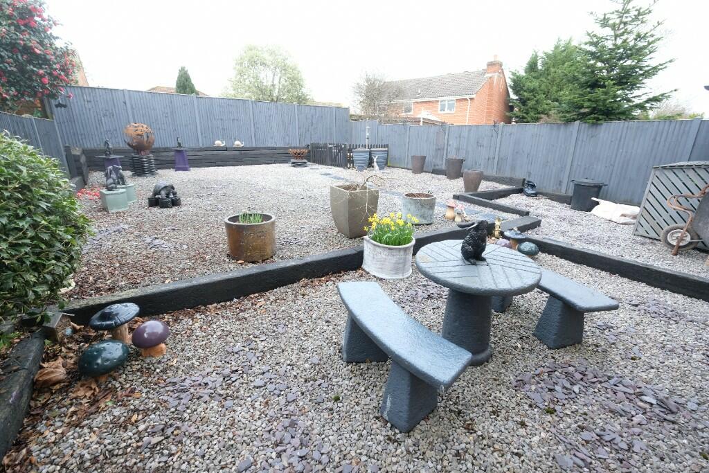 GARDEN 