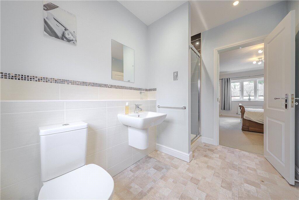 En-Suite Bathroom