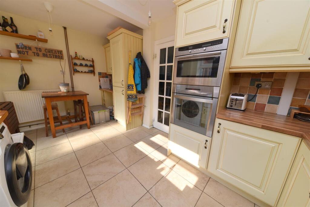 kitchen2.JPG
