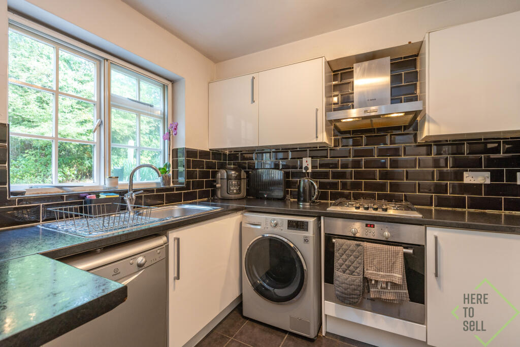 20 Crofton Way, Enfield, EN2 8HS-18