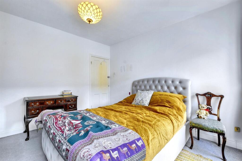 Bedroom 1_2.jpeg