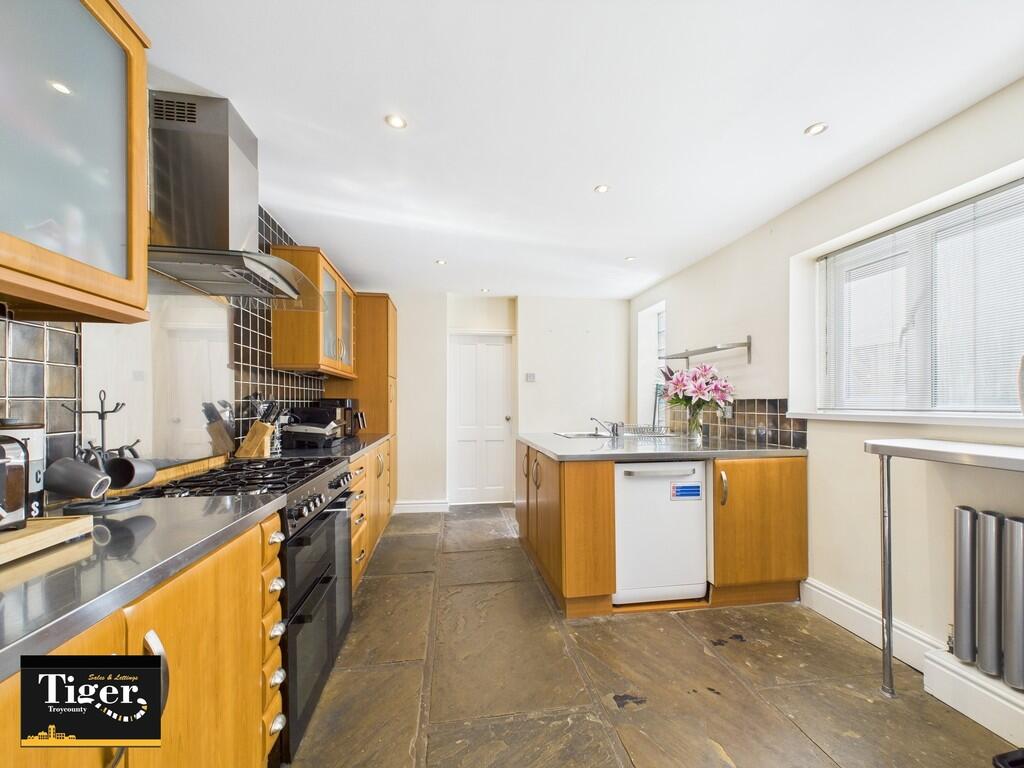 CAM02176G0-PR0541...