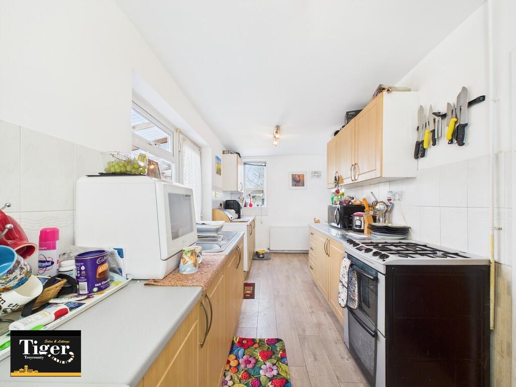 CAM02176G0-PR0526...