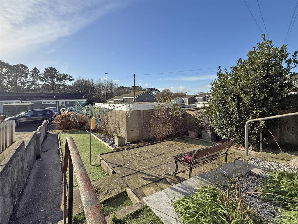Malory Close 28 - Garden FRONT PAGE.jpg