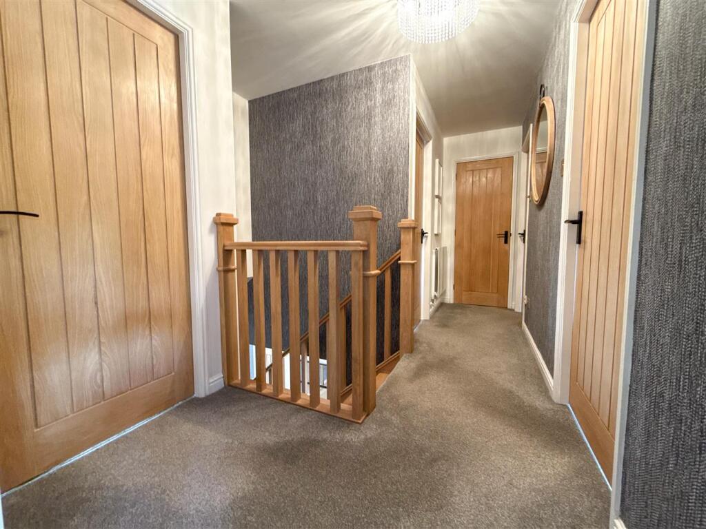 FIRST FLOOR LANDING AND STAIRS