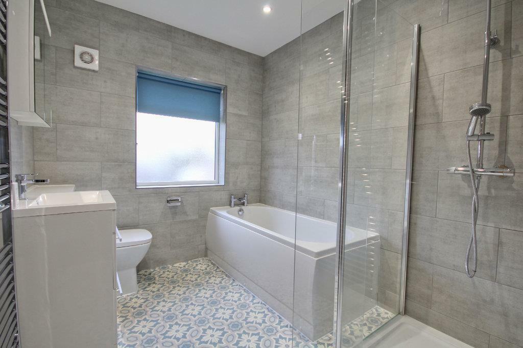 Four piece modern Bathroom