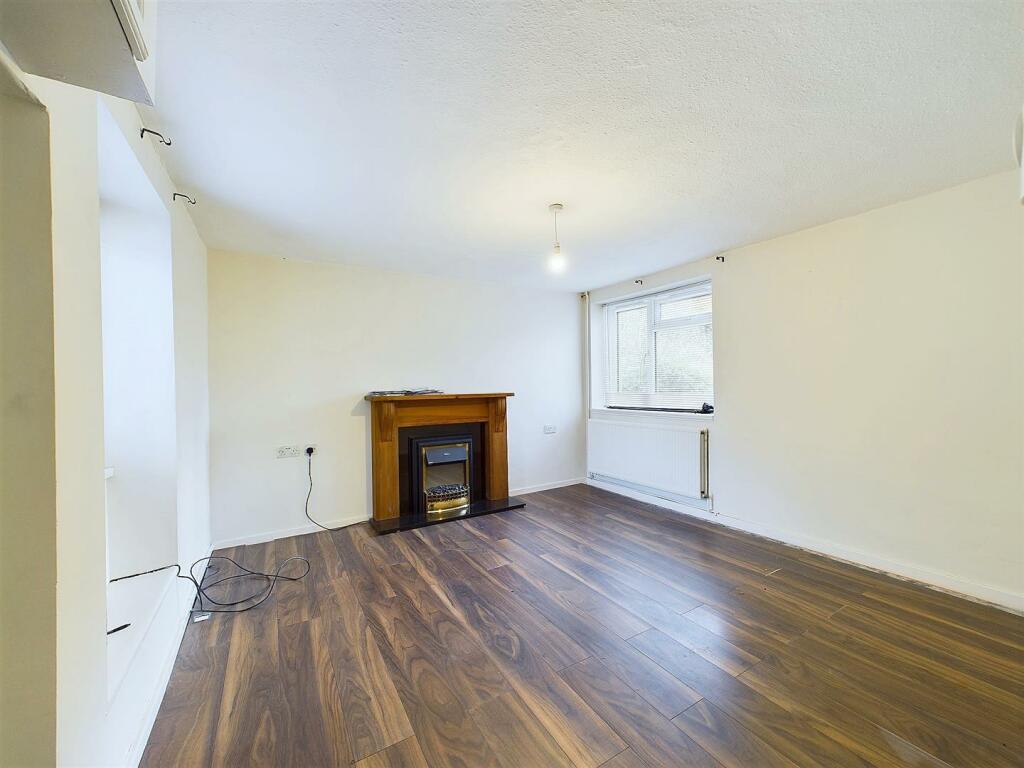10 - Cottage for Auction, Clapton-in-Gordano.jpg