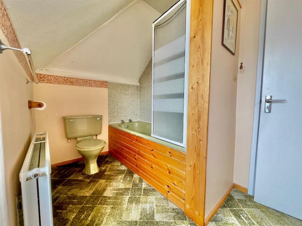 Bathroom.jpg