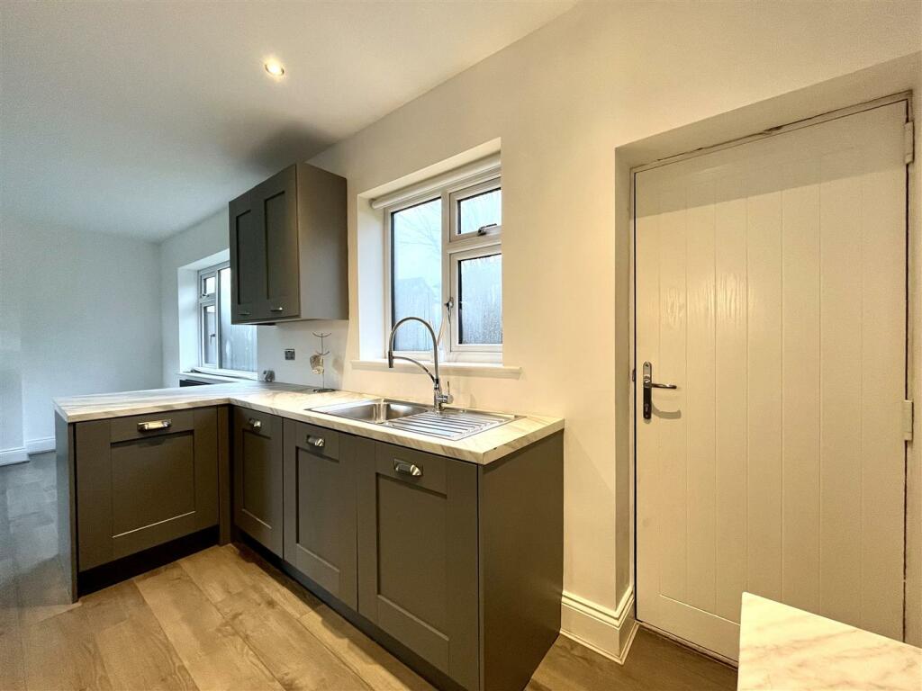 Kitchen Area Aspect 2