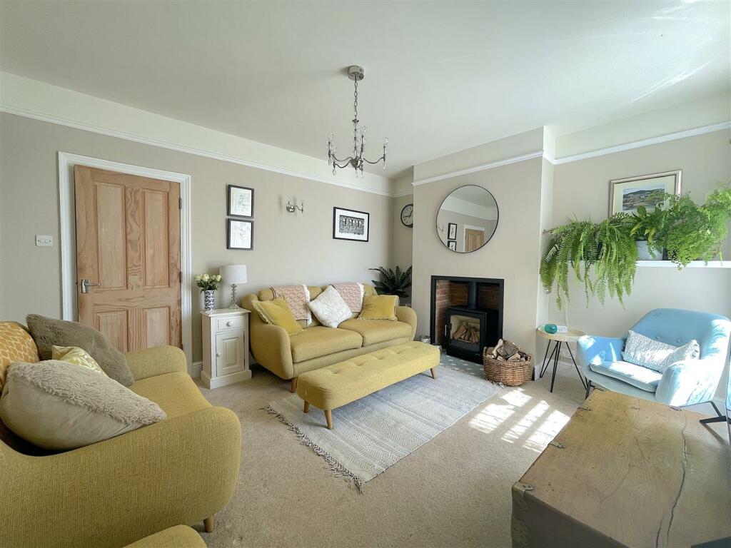 Living Room (2).jpeg